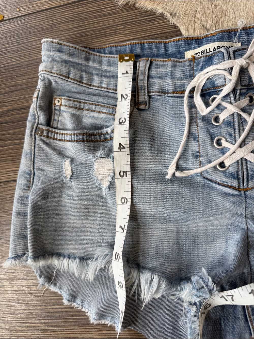 Billabong Lace Up Distressed Denim Cutoff Shorts Size 26 Light Wash - Picture 14 of 14